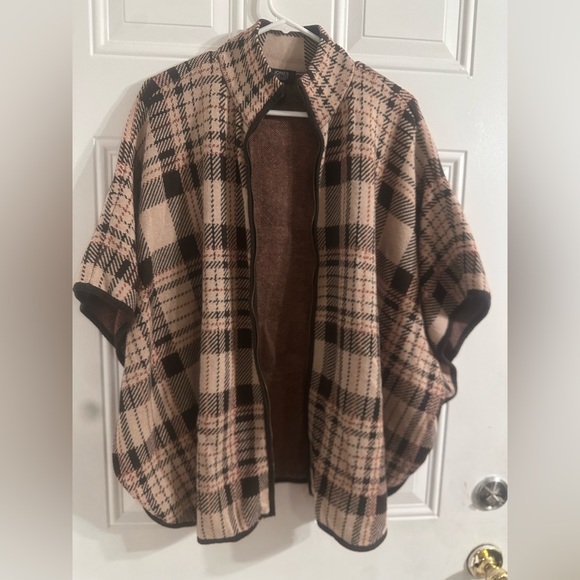 Jones New York Beige and Brown Plaid Cape - Picture 6 of 11